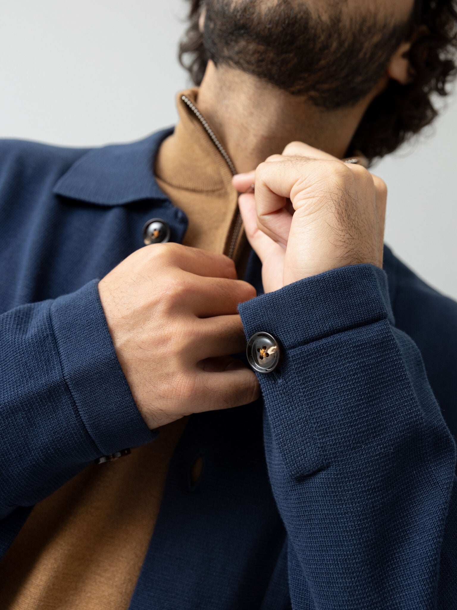 Modelshot / Navy / Detail